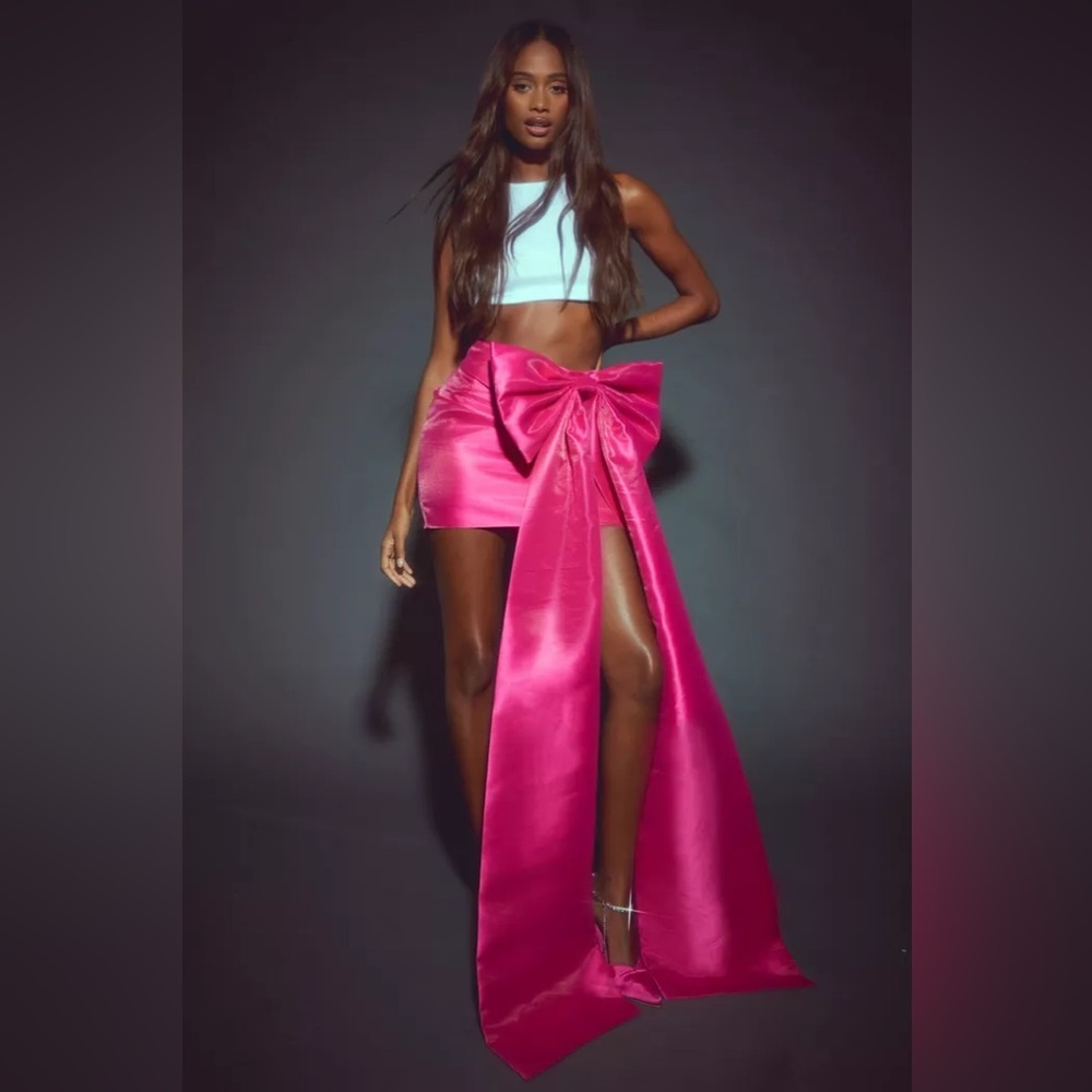 PREMIUM STRUCTURED BOW DRAPED SATIN MINI SKIRT
